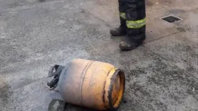 Un estallido de garrafa dejó a dos adultos mayores internados en Santa Lucía