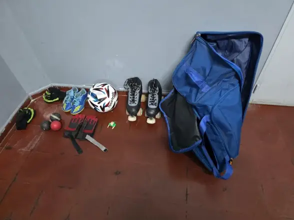 Persiguió al ladrón y la policía lo frenó en plena huida
