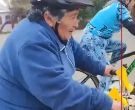 En Sarmiento, una ciclista de 70 años se llevó todas las miradas en la tradicional bicicleteada