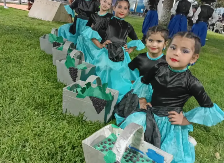 Una peña con corazón sanjuanino para que 40 bailarines cumplan el sueño de llegar a Arequito