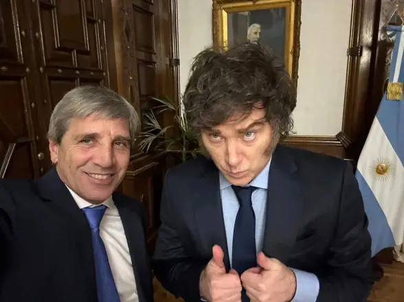 Milei festejó la inflación de mayo y le tiró flores a Caputo en redes