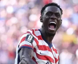 La FIFA explicó por qué frenó el castigo a Folarin Balogun