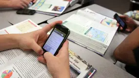 Celulares en clase: 11 provincias ya tomaron postura y el debate sigue al rojo vivo