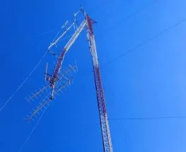 Iglesia: el viento sur rompió la antena de la radio La Cumbre