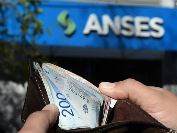 Aumento para jubilados de ANSES: ¿El Gobierno podría aplicar una suba extra de 7%?