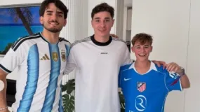 Un pibe cruzó el océano y cumplió el sueño de su vida con Julián Álvarez