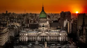 El Gobierno metió un recorte millonario al Congreso y encendió la bronca