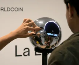 Histórica condena por el escaneo de iris y la venta de identidades digitales