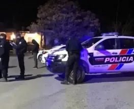 Tres hombres armados sorprendieron a dos jóvenes en una plazoleta de Chimbas