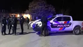 Tres hombres armados sorprendieron a dos jóvenes en una plazoleta de Chimbas
