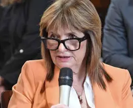 Bullrich faltará a la cita de Adorni y se recalienta la interna con Milei