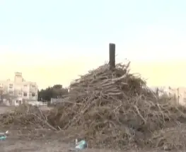La Fogata de San Juan Bautista ya está lista para encenderse en el barrio Manantiales