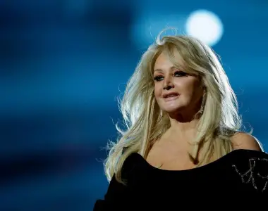 Adiós a Bonnie Tyler, la voz rasposa que marcó una época