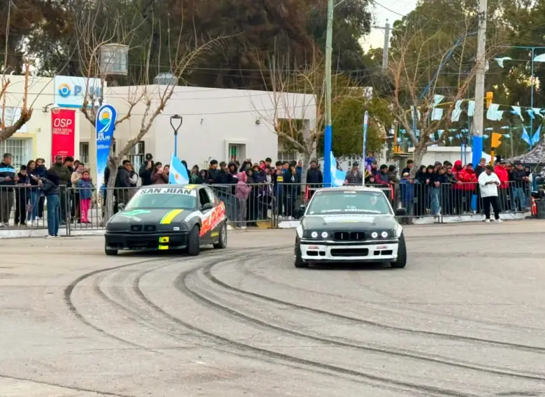 Un espectáculo único de drift callejero copó las vacaciones de invierno en 9 de Julio