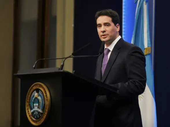 Ravier desató un vendaval político tras una frase sobre la Argentina: "país bananero"