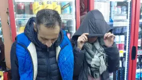 Quisieron llevarse fiambres sin pagar y terminaron presos