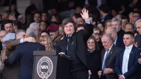 Milei defendió el giro económico y apuntó contra el viejo cepo en Palermo